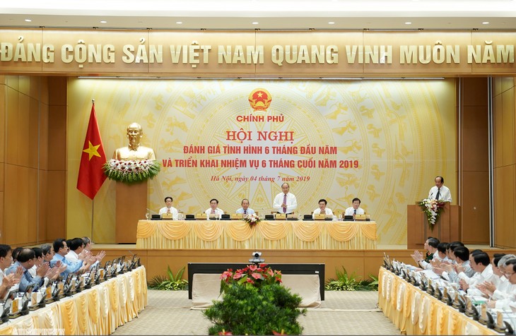 Primer ministro vietnamita pide mayores esfuerzos para cumplir objetivos anuales - ảnh 1