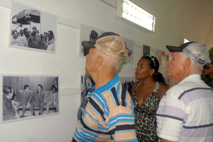 Celebran natalicio de Fidel Castro con muestra fotográfica en La Habana - ảnh 1