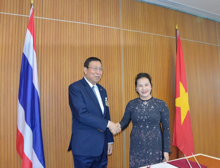 Líder parlamentaria vietnamita se reúne con dirigentes tailandeses - ảnh 1