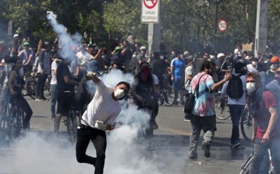 Gobierno chileno extiende toque de queda por protestas - ảnh 1