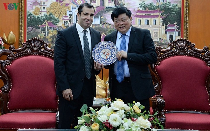 Director general de la Voz de Vietnam dialoga con embajador de Azerbaiján - ảnh 1