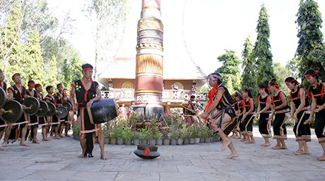 Xoang, el baile tradicional distintivo de la etnia Ba Na - ảnh 2
