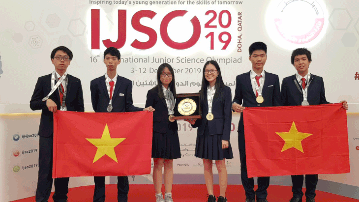 Estudiantes vietnamitas ganan tres oros en Olimpiada Juvenil Internacional de Ciencia - ảnh 1