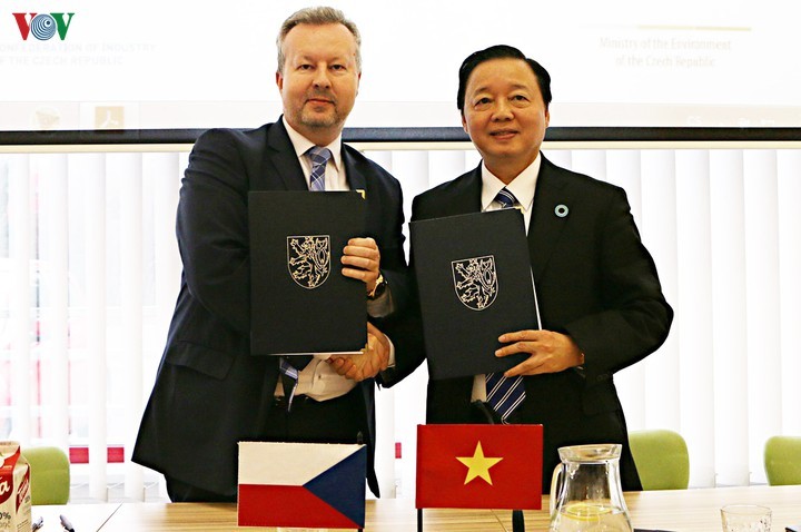 Vietnam y República Checa impulsan cooperación en protección ambiental - ảnh 1