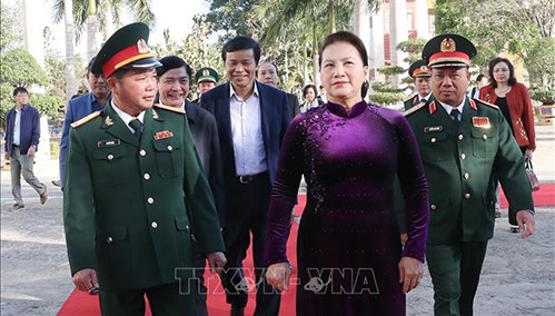 Líder parlamentaria se reúne con el Mando Militar de la provincia de Dak Lak - ảnh 1