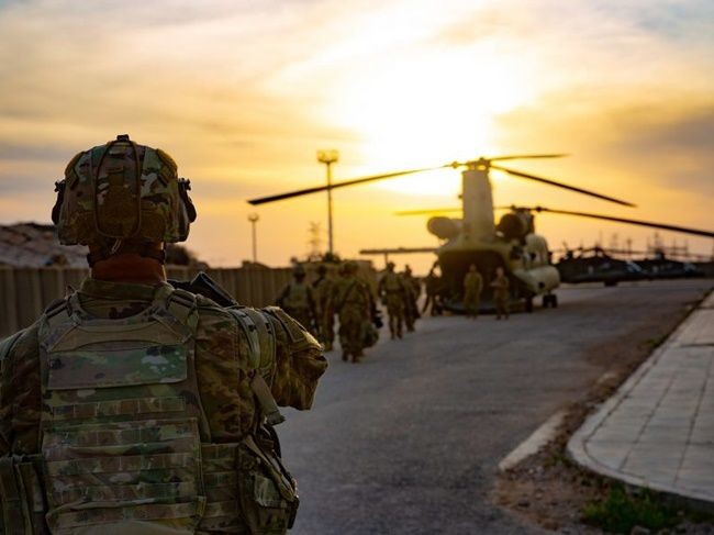 Fuerzas armadas iraquíes asumen gestión de la base militar al-Qaim de la mano de Estados Unidos - ảnh 1