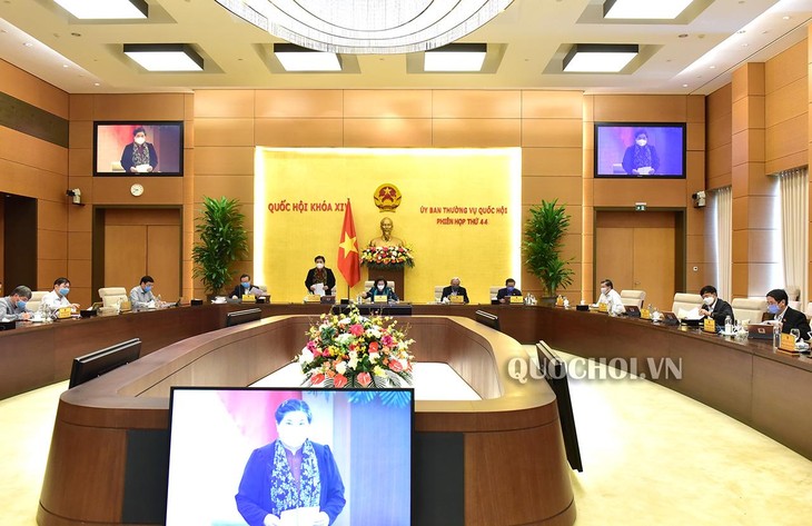 Comité Permanente del Parlamento vietnamita acuerda temas clave para próximo período de sesiones legislativas - ảnh 1