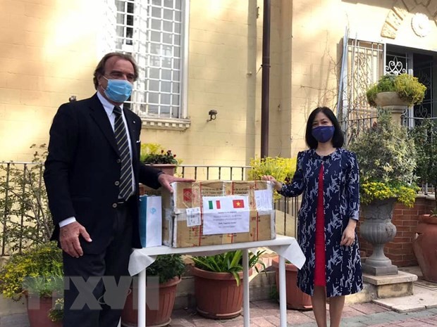 Muestra Vietnam solidaridad con Italia en la lucha contra el Covid-19 - ảnh 1