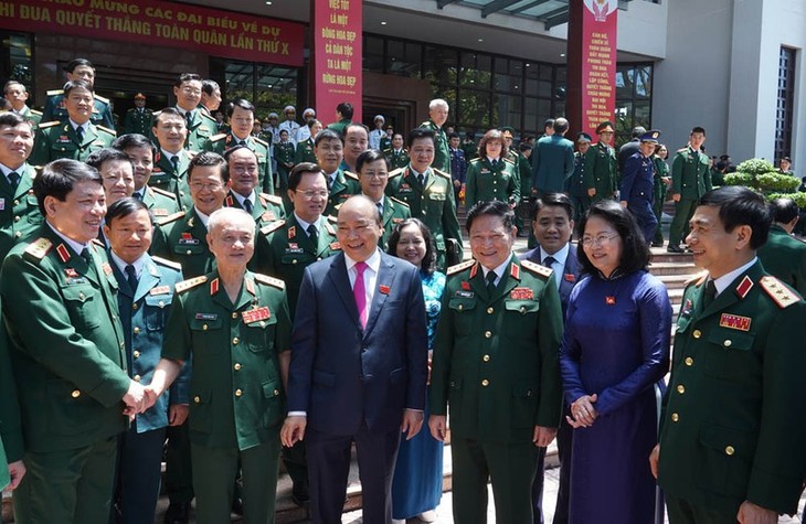 Encomian los movimientos de emulación en las fuerzas armadas de Vietnam - ảnh 2