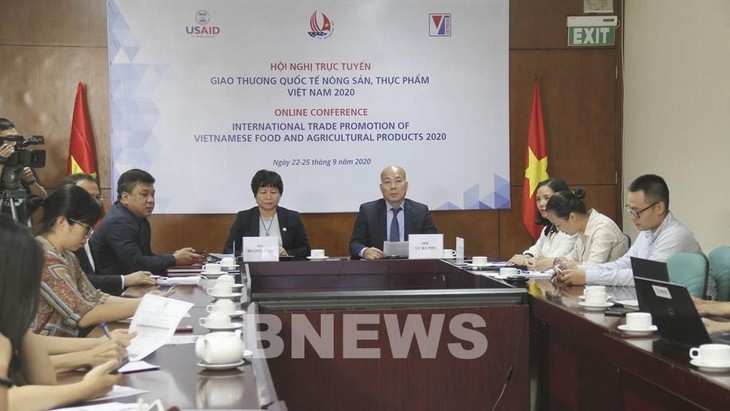 Celebran la conferencia internacional online sobre productos agropecuarios y alimentos vietnamitas - ảnh 1