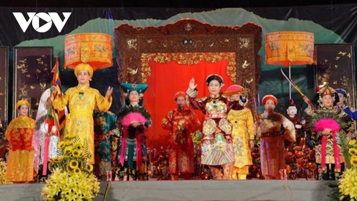 Festividades tradicionales en Yen Bai contribuyen a preservar los valores patrimoniales de Vietnam - ảnh 1
