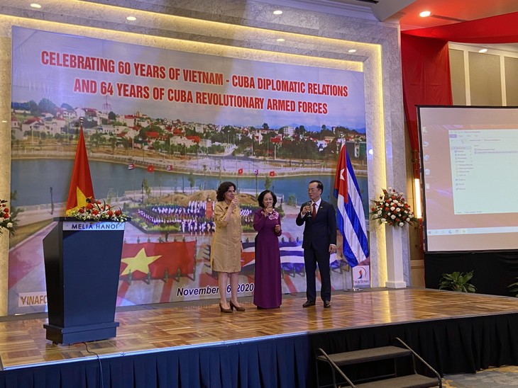 Cálido encuentro por el 60 aniversario de las relaciones diplomáticas Vietnam-Cuba - ảnh 1