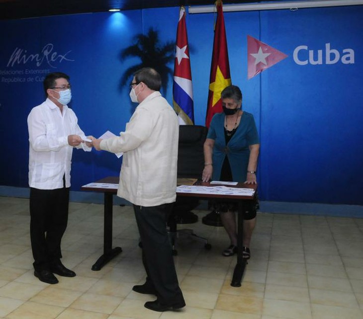 Cancelan emisión postal en La Habana, por los 60 años de nexos diplomáticos Vietnam-Cuba - ảnh 1
