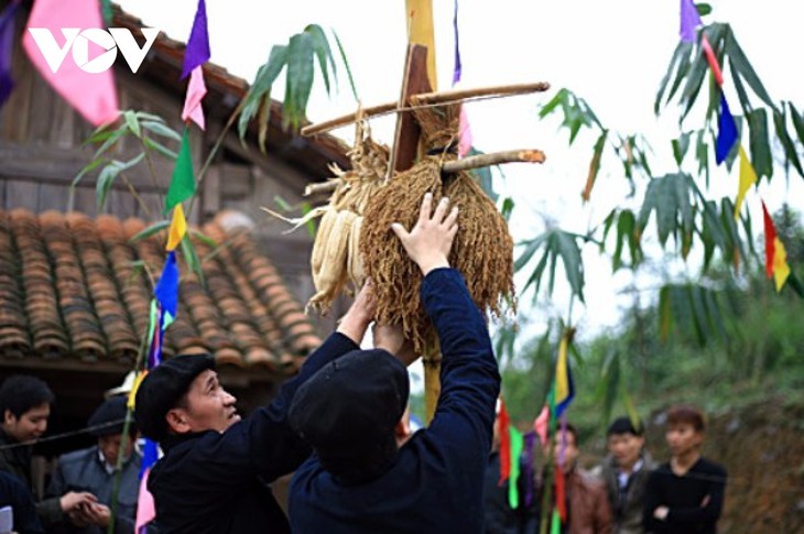 La fiesta  “Gau Tao”, punto de encuentro de los Mong en primavera - ảnh 2