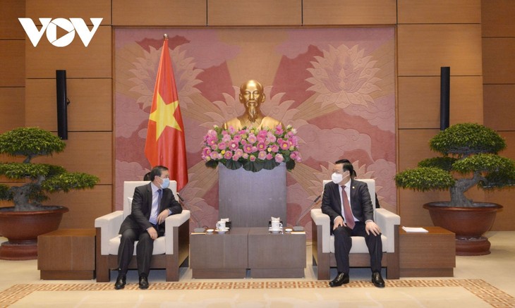Vietnam reafirma la máxima prioridad dada al desarrollo de los vínculos con Laos - ảnh 1