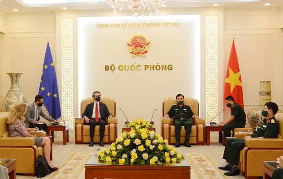 Vietnam y la Unión Europea buscan fortalecer la cooperación en defensa - ảnh 1