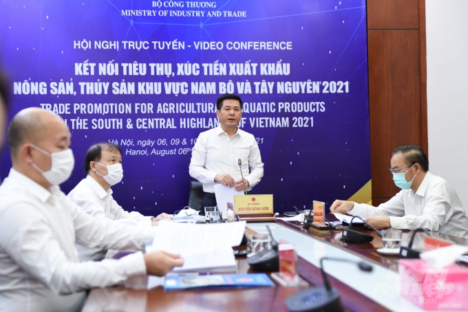 Conferencia en línea para impulsar el consumo y la exportación de productos agropecuarios de la región sureña y Tay Nguyen - ảnh 1