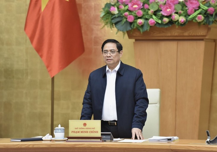Primer ministro vietnamita preside reunión del gobierno sobre la legislación - ảnh 1