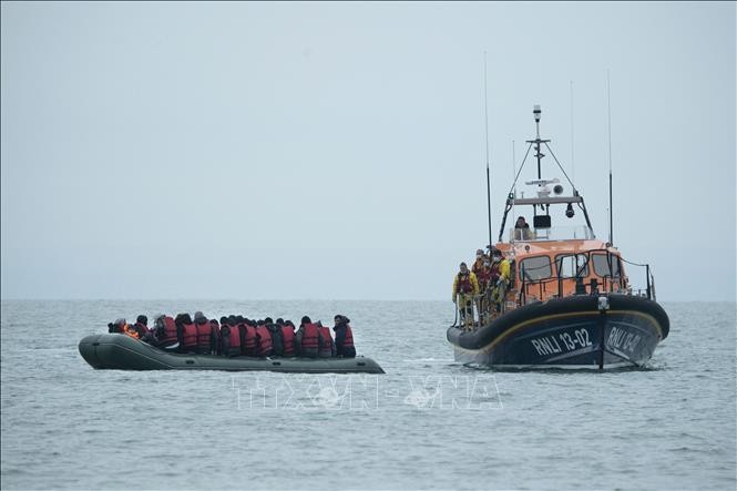 Frontex ayuda a Francia a impedir la migración ilegal con el monitoreo de costas - ảnh 1