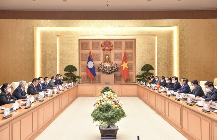 Primer ministro de Vietnam recibe al líder del Parlamento de Laos - ảnh 1