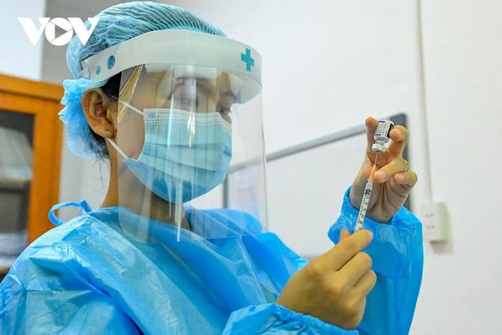 Vietnam logra la inmunidad colectiva contra el covid-19 con el 60% de su población vacunada con dos dosis - ảnh 1