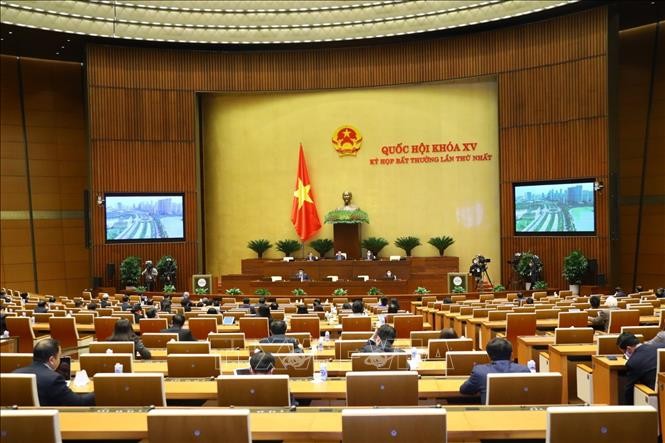 Debaten en el Parlamento vietnamita la inversión en  infraestructuras viales  - ảnh 1