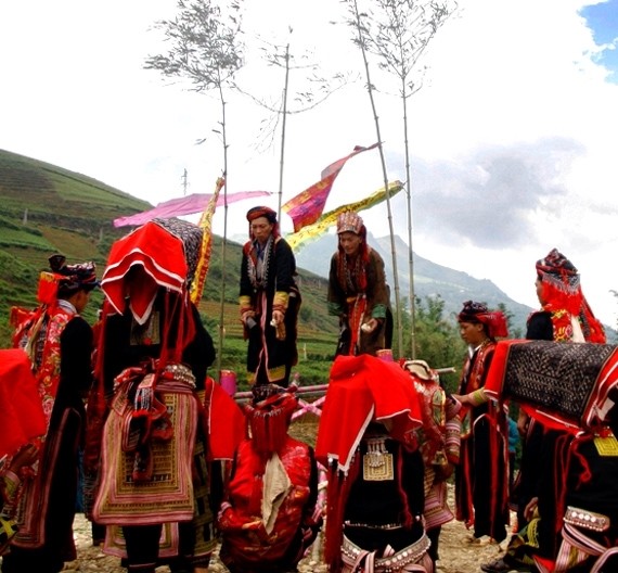 La identidad cultural de la etnia Dao enaltecida en la primavera - ảnh 2