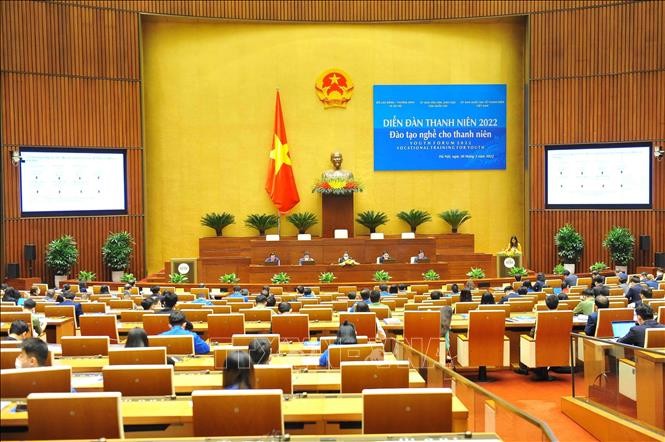 Abordan la enseñanza de oficios para los jóvenes en el Foro Juvenil de Vietnam 2022 - ảnh 1