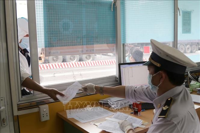 Vietnam suspende temporalmente la declaración médica de covid-19 en los puestos fronterizos  - ảnh 1