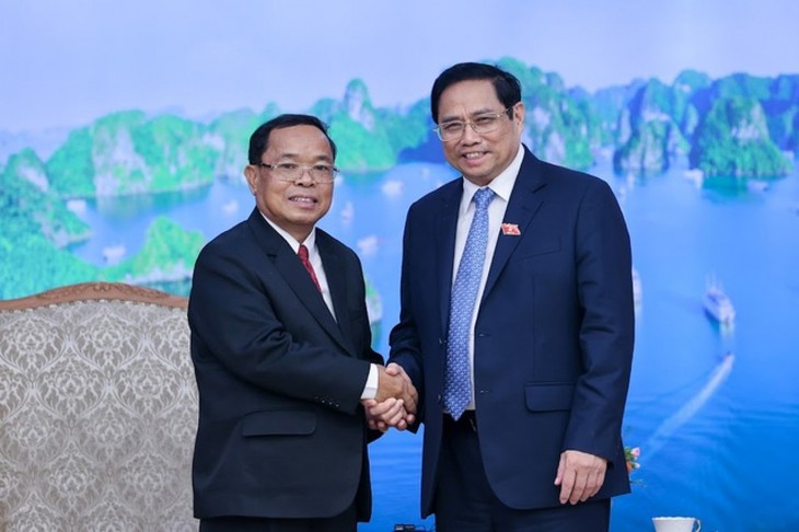 Líder vietnamita desea promover las relaciones de amistad y cooperación con Laos - ảnh 1