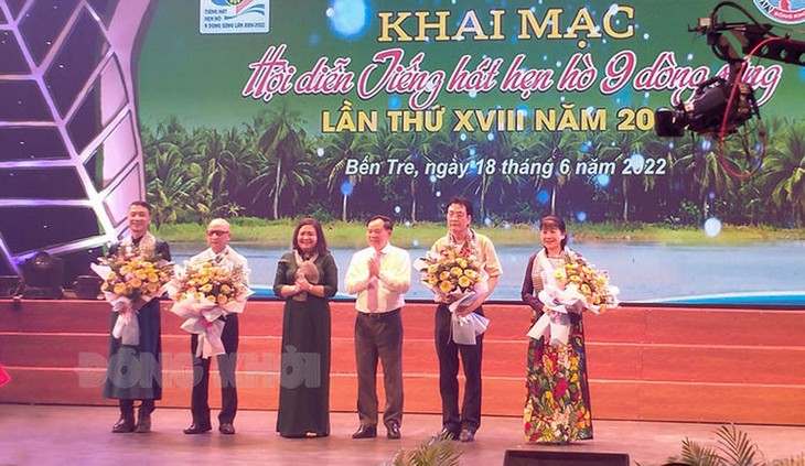 Inauguran el festival de canto de localidades del delta del Mekong - ảnh 1