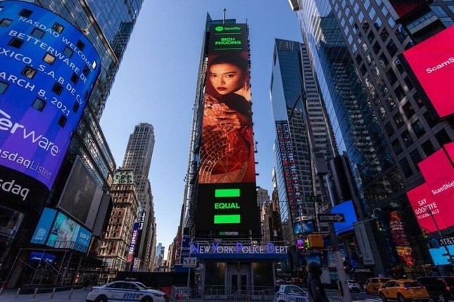 Las artistas vietnamitas homenajeadas en Times Square - ảnh 1