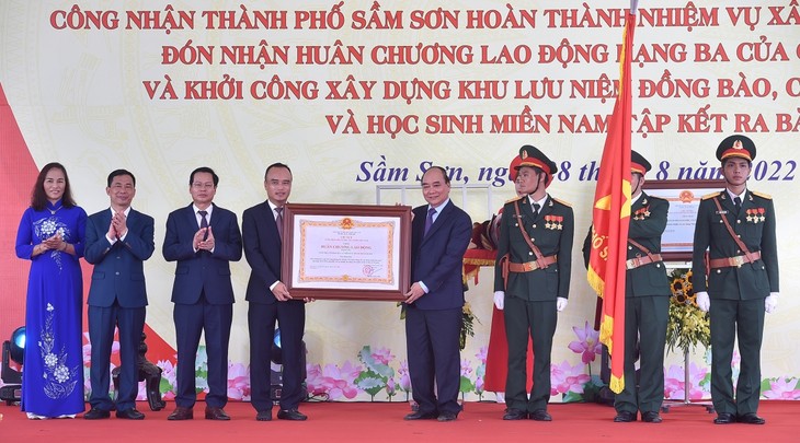 Presidente de Vietnam asiste a inauguración de zona memorial en Thanh Hoa - ảnh 3