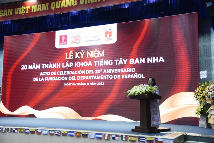 Departamento de Español de la Universidad de Hanói celebra 20 años de fundación - ảnh 3