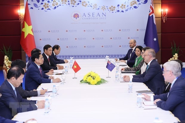 Premier de Vietnam se reúne con homólogos de Canadá, Australia y Singapur - ảnh 2