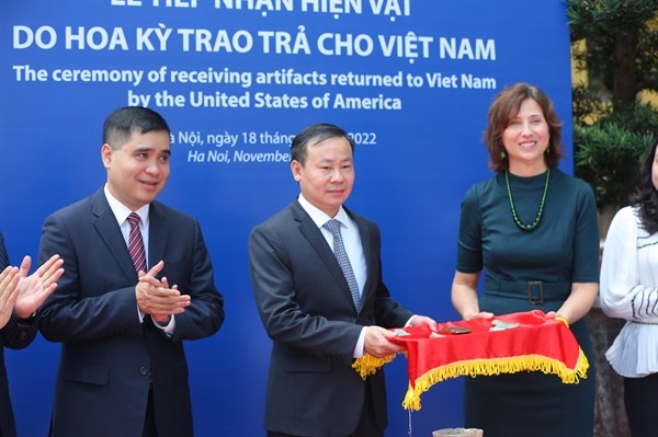 Vietnam recibe objetos históricos antiguos entregados por Estados Unidos - ảnh 1