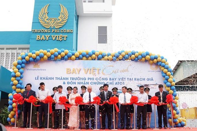 Vietnam Airlines inaugura escuela de vuelo Bay Viet en Kien Giang - ảnh 1