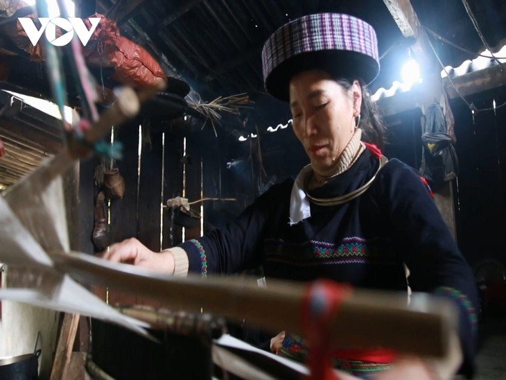 Los Mong Xanh mantienen la cultura y las tradiciones arraigadas de su pueblo - ảnh 2