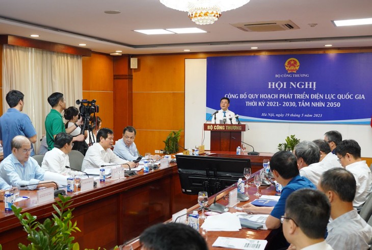 Nueva planificación eléctrica de Vietnam se centra en desarrollo de energías renovables - ảnh 1