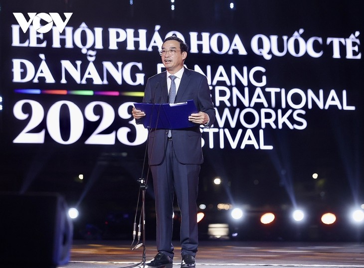 Inauguran Festival Internacional de Fuegos Artificiales de Da Nang 2023  - ảnh 2