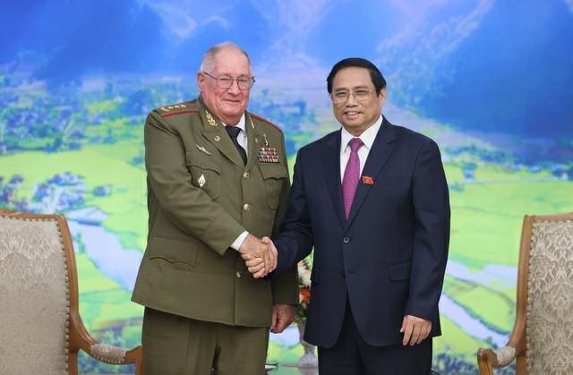 Altos líderes de Vietnam reciben al ministro de las Fuerzas Armadas Revolucionarias de Cuba - ảnh 2