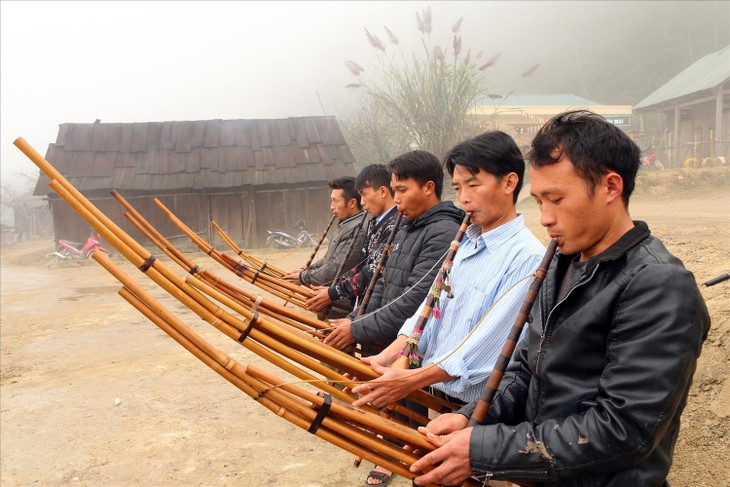 Arte de tocar Khen de los étnicos Mong declarado Patrimonio Cultural Inmaterial de Vietnam - ảnh 1