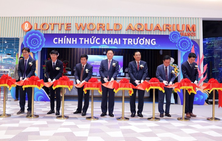 Inauguran el mayor acuario cubierto de Hanói - ảnh 1