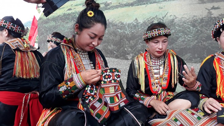 Vibrantes actividades de la Jornada Cultural de la etnia Dao 2023 en Yen Bai - ảnh 2