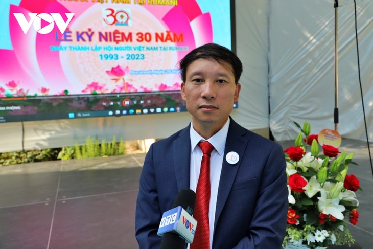 Diáspora de vietnamitas en Rumania celebra trigésimo aniversario de su fundación - ảnh 1