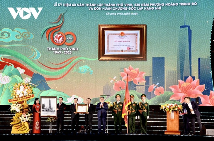 Celebran 60.º aniversario de la fundación de la ciudad de Vinh - ảnh 2