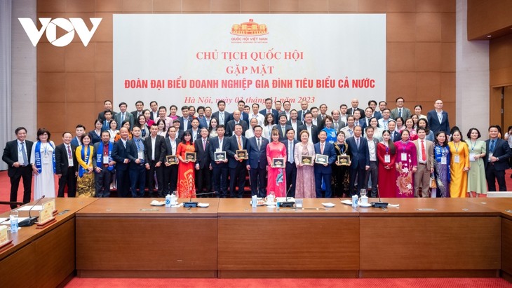 Presidente de Parlamento de Vietnam se reúne con empresas familiares destacadas - ảnh 1