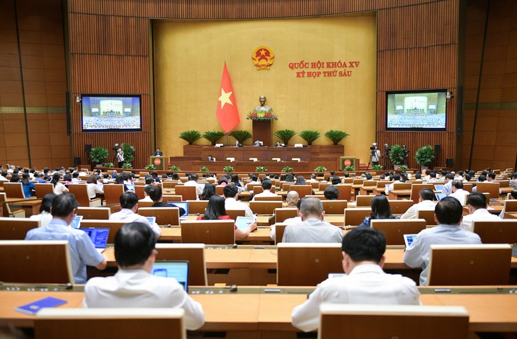Parlamento vietnamita traza orientaciones para futuro desarrollo socioeconómico del país - ảnh 1