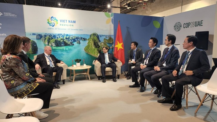 Primer Ministro vietnamita se reúne con líderes de países y organizaciones internacionales - ảnh 3