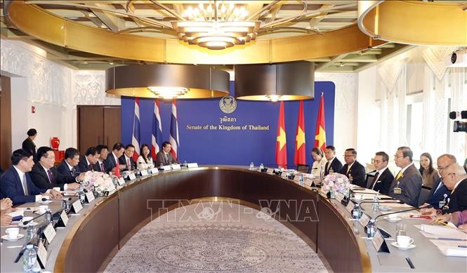 Vuong Dinh Hue dialoga con líderes de la Asamblea Nacional de Tailandia - ảnh 2